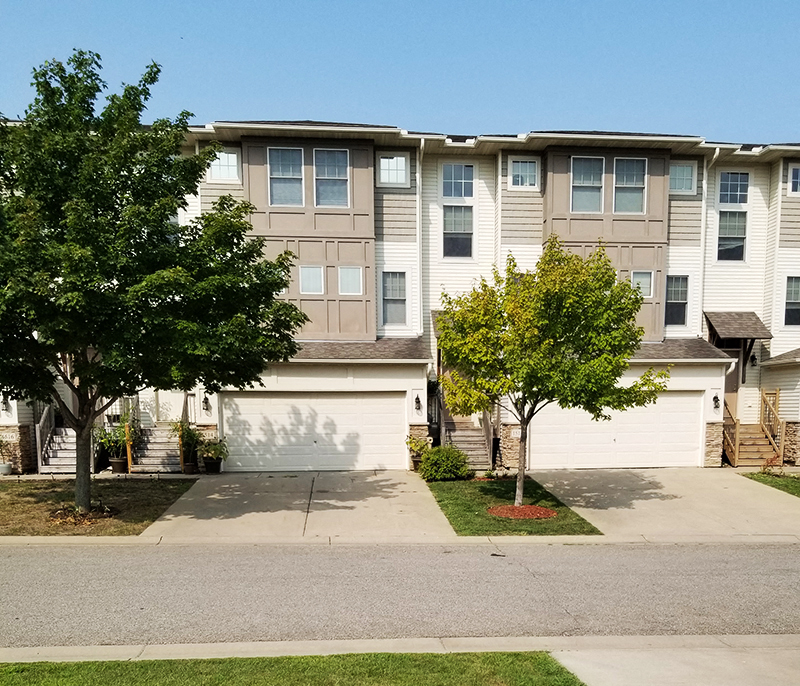 Deerwood Lane Townhomes Apartments in Faribault, MN